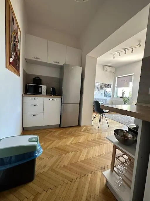 2 Bedroom Artsy Apartment Bucharest