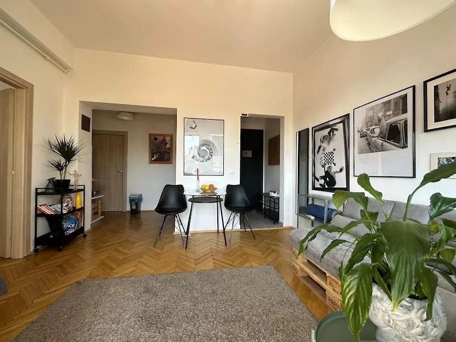2 Bedroom Artsy Apartment Bucharest