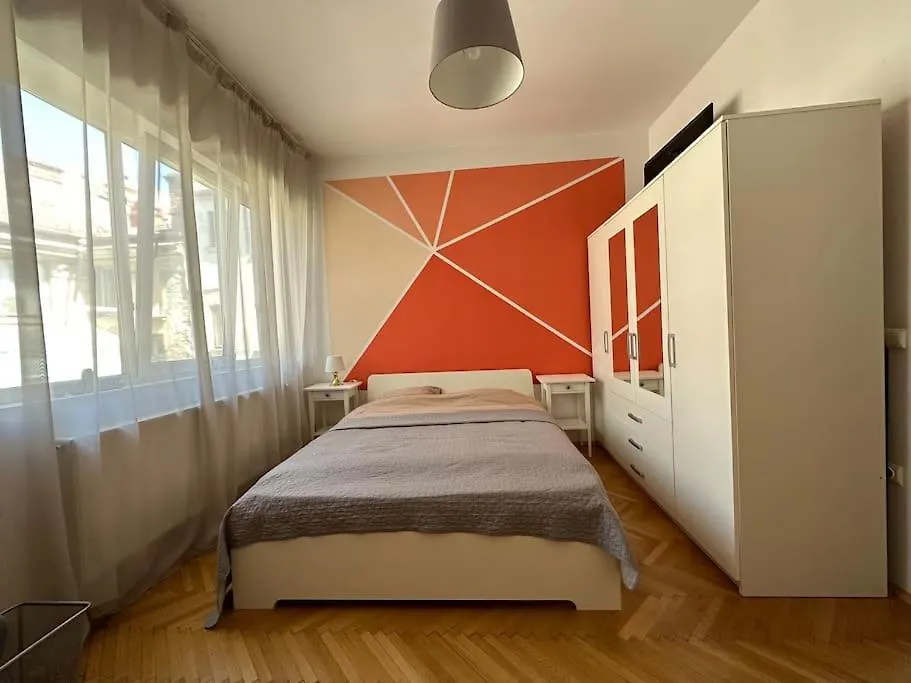 2 Bedroom Artsy Apartment Bucharest